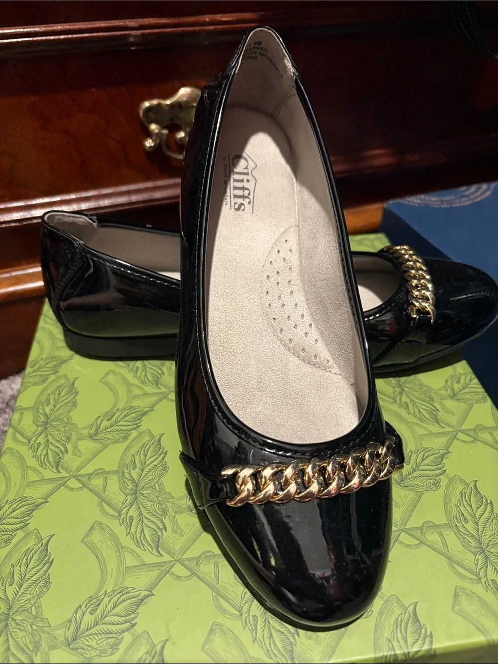 Cliffs by WHITE MOUNTAIN Black Patent Ballet Flats with Gold Chain